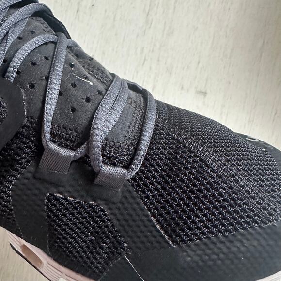 On Cloud Women's On Cloud 5 Running Shoe Black and White - Picture 8 of 8